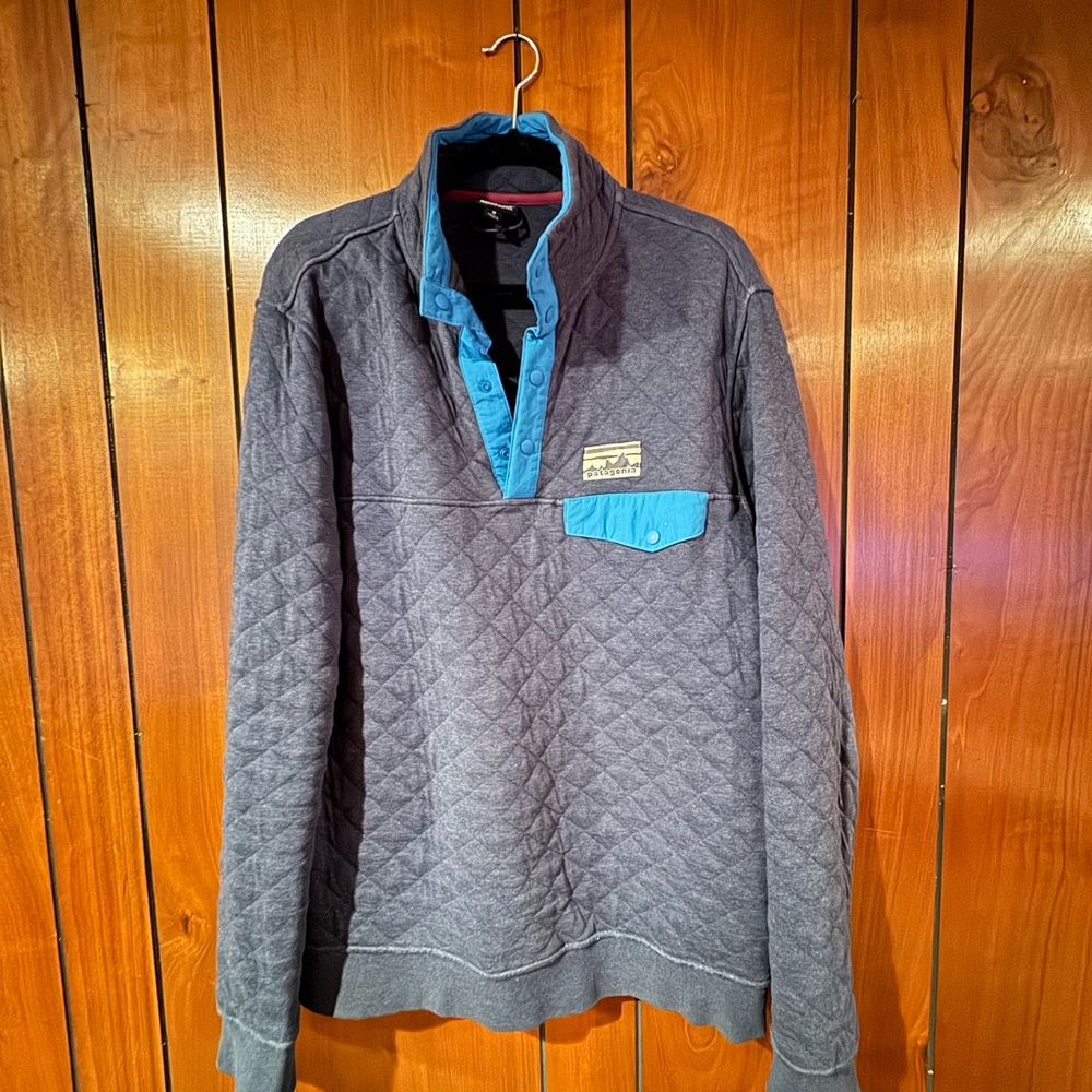 Patagonia Gray Quilted Pullover with Blue Accents